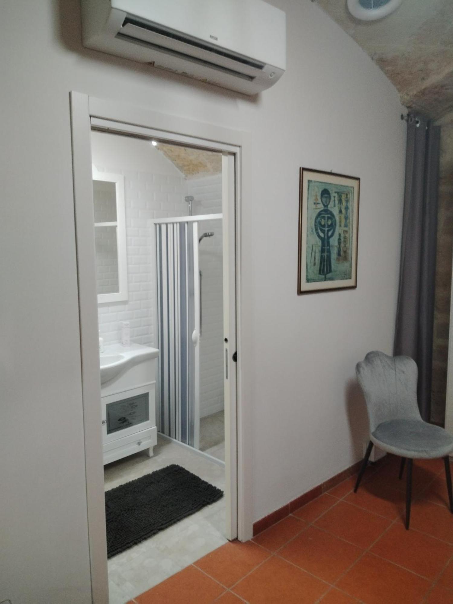 Casa Vacanza Nel Cuore Della Pietra Barletta Dış mekan fotoğraf